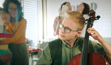 ALEXANDROS TSILIFONIS – BRANDED STORIES – McDONALD’S “THE CELLIST”